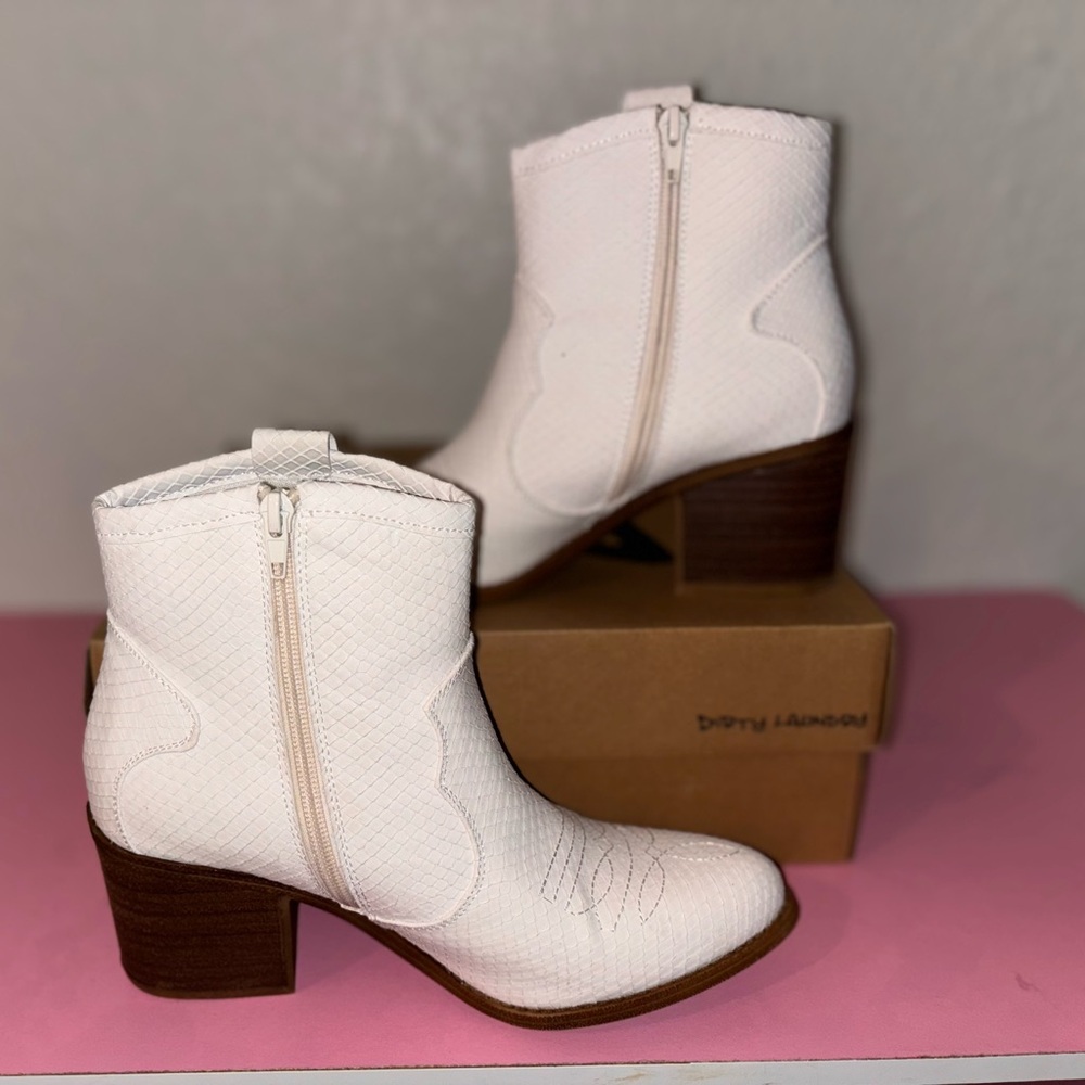 Dirty Laundry Unite White Snake Ankle Western Booties - Picture 5 of 9
